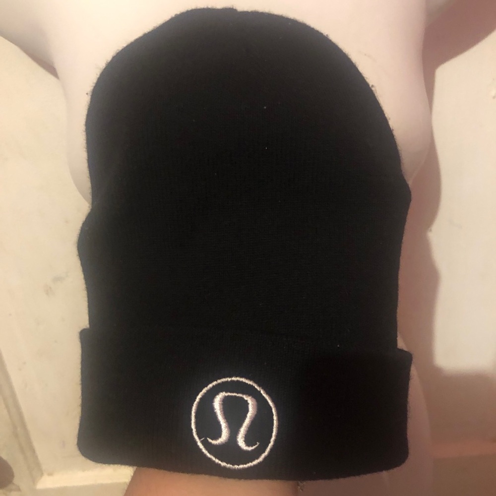 lululemon athletica Men’s Black Beanie with Logo